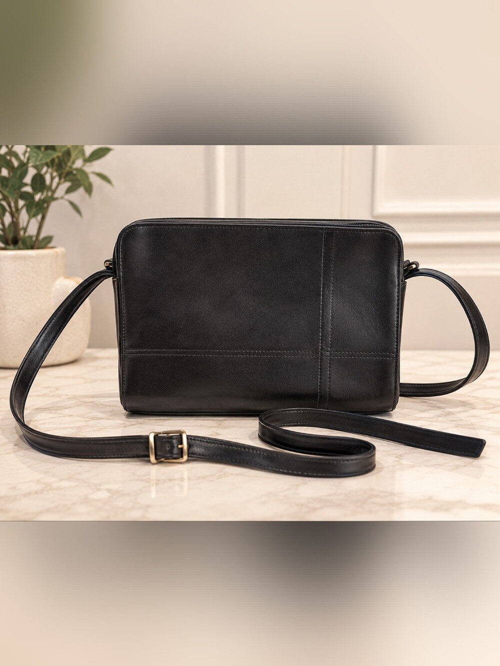 Liz Claiborne Crazy Horse Black Leather Crossbody Purse Like New
